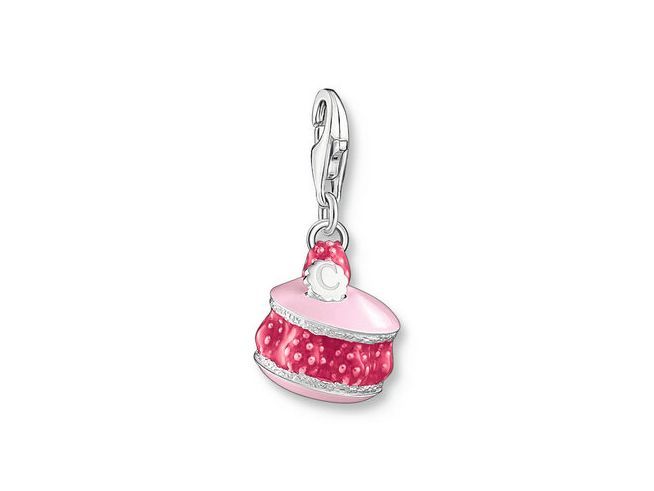 Charm-Anhänger von Thomas Sabo in Form eines Macarons, gefertigt aus Silber und Emaille in Rosa-Pink, verziert mit Details und einem Karabinerhaken. Ideal für modische Akzente.