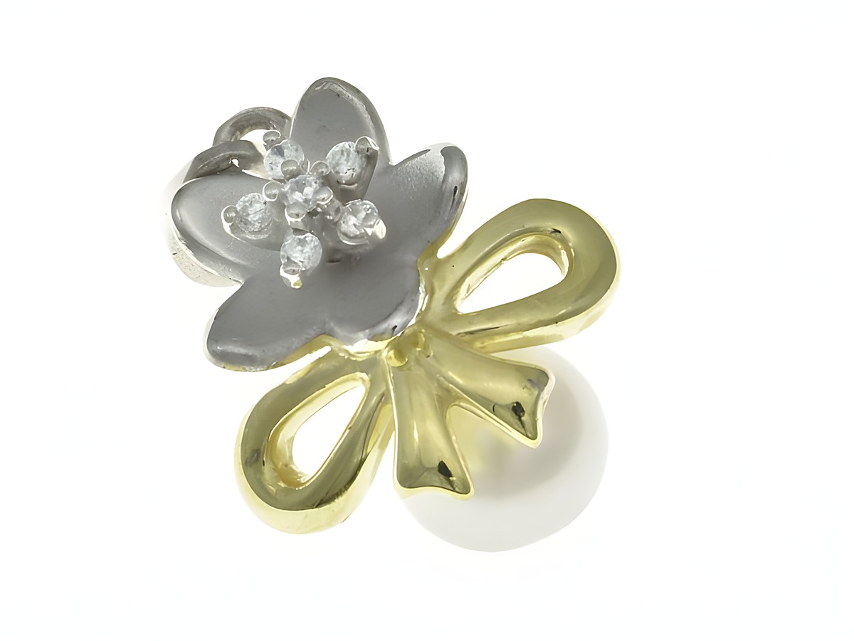 Edelweiß Süßwasserperle Anhänger aus Sterling Silber und rhodiniertem Bicolor Gelbgold mit Zirkonia von Juwelier Harnisch, kunstvoll gestaltet und verziert.