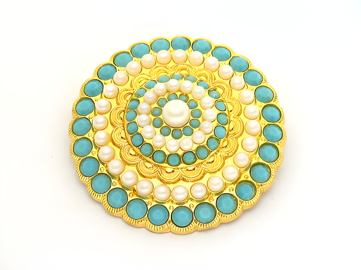 Damen Brosche rund in Türkis, neu im Retro-Stil mit goldenen und weißen Perlen, Hersteller Juwelier Harnisch, Broschen im Türkis-Look.
