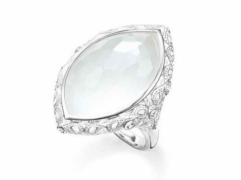 Ring von Thomas Sabo in Silber mit Milky Quarz und Zirkonia, Größe 56, ausgefallenes Design mit facettiertem Stein und dekorativen Details im Ringband.