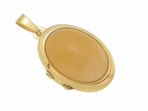 Aragonite Cabochon in einem eleganten Gold 750 Medaillon, hergestellt von Juwelier Harnisch, zeigt eine glatte, in warmen Tönen schimmernde Oberfläche, ideal für stilvolle Akzente.