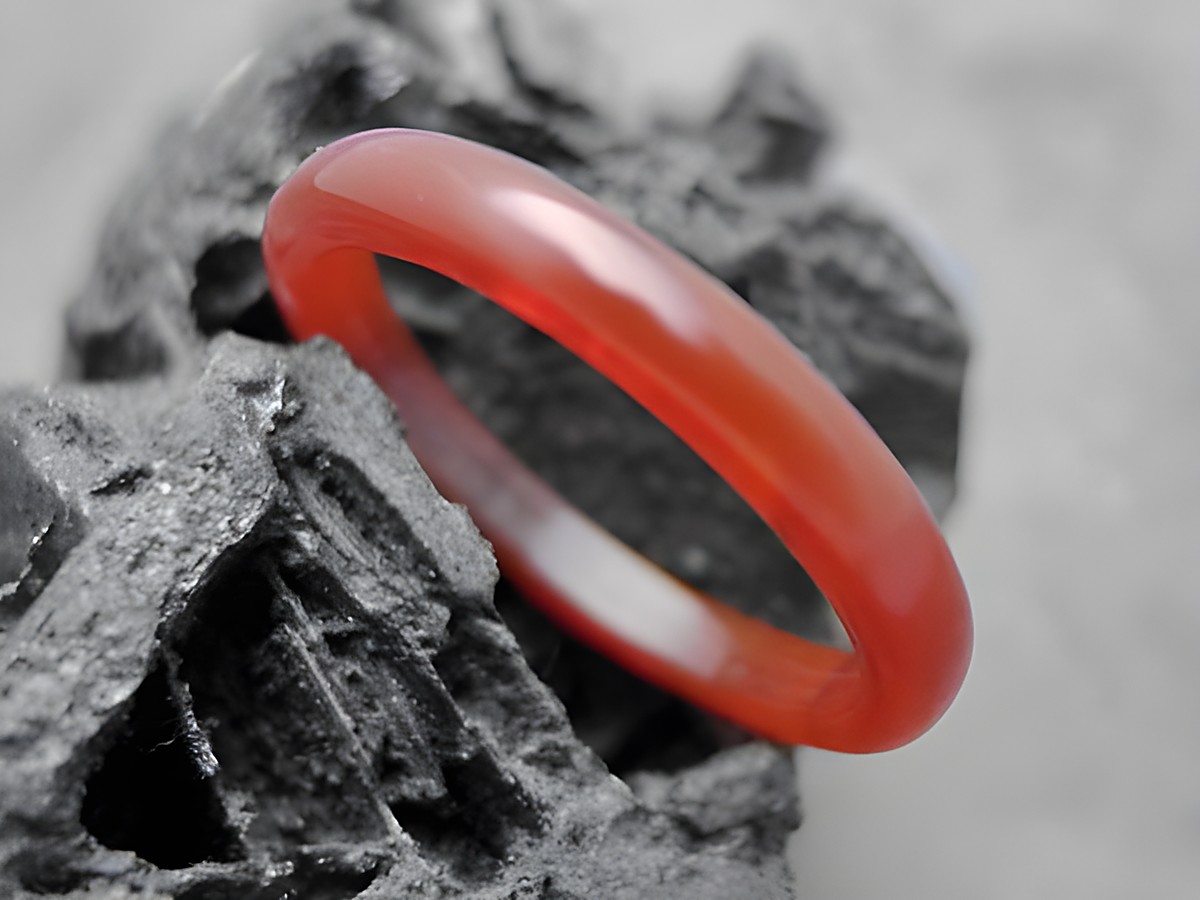 Steinring aus echtem Achat in rotbraun, schlichtes Design, Maße 2,8 x 1,9 mm, Größe 55,5, Hersteller Juwelier Harnisch, bis Größe 56.