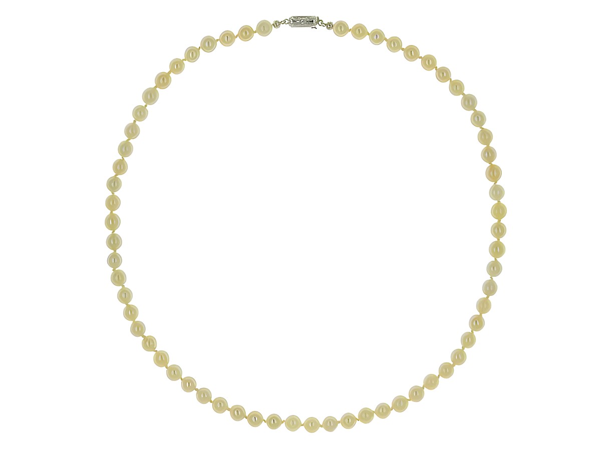 Perlenkette aus Akoya-Zuchtperlen 6,7-7 mm in Creme und Champagnerfarben, 50 cm lang, mit einem Silberverschluss, Hersteller Juwelier Harnisch, klassisches Design. – Ansicht 3