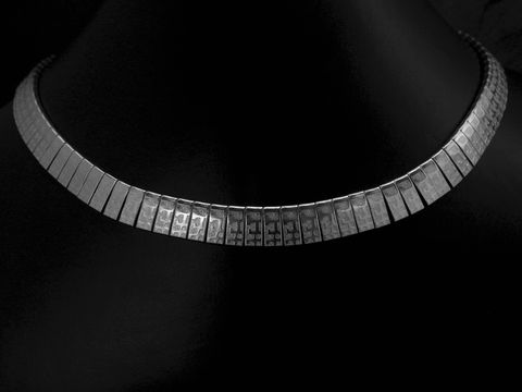 Silber Collier Kette teilmattiert rhodiniert von Juwelier Harnisch, elegante Form mit schimmernden Elementen, adjustable Länge von 40 bis 44 cm, perfekt für besondere Anlässe.