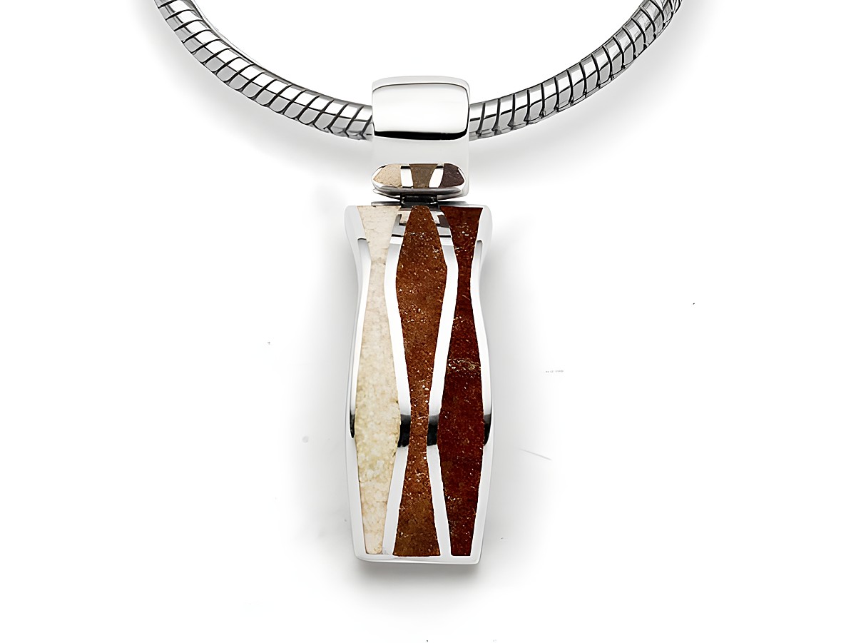 Sterling Silber Anhänger in rhodiniertem Finish, gestaltet mit Strandsand und Bernsteinsand in geometrischem Design, elegant und modern, ideal für einen stilvollen Look.