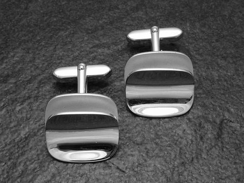 30039-0 Elegante Manschettenknöpfe in Silber mit modernem Design aus den 70er Jahren, Hersteller Juwelier Harnisch, aus Echt Silber und im neuwertigen Zustand, ideal für stilvolle Anlässe.