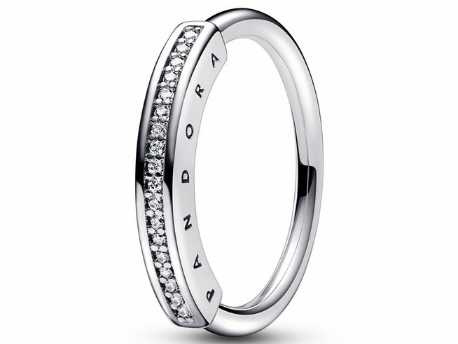 Sterling Silber Pavé-Ring von Pandora mit klaren Zirkonia, Größe 50, elegantes Design mit markantem Schriftzug und funkelndem Steinbesatz für besonderen Glanz.