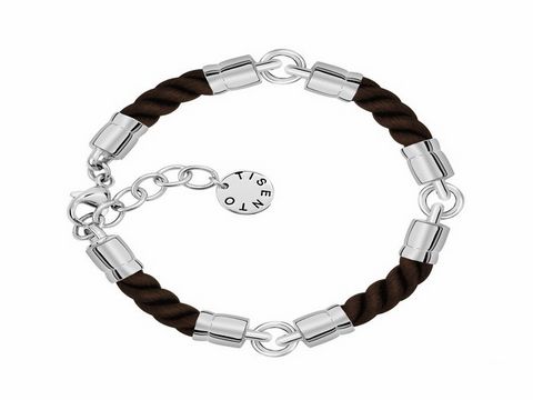 8243403-0 Braunes Ti Sento Charms Armband aus Kordel mit silbernen Elementen, verstellbar von 18 bis 21 cm, elegantes Design für einen modernen Look.