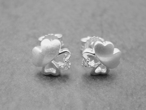36539-0 Ohrringe Glückskleeblatt aus Sterling Silber mit Zirkonia in weiß, gefertigt von Juwelier Harnisch, bezauberndes Design und ideale Accessoires für jeden Anlass.