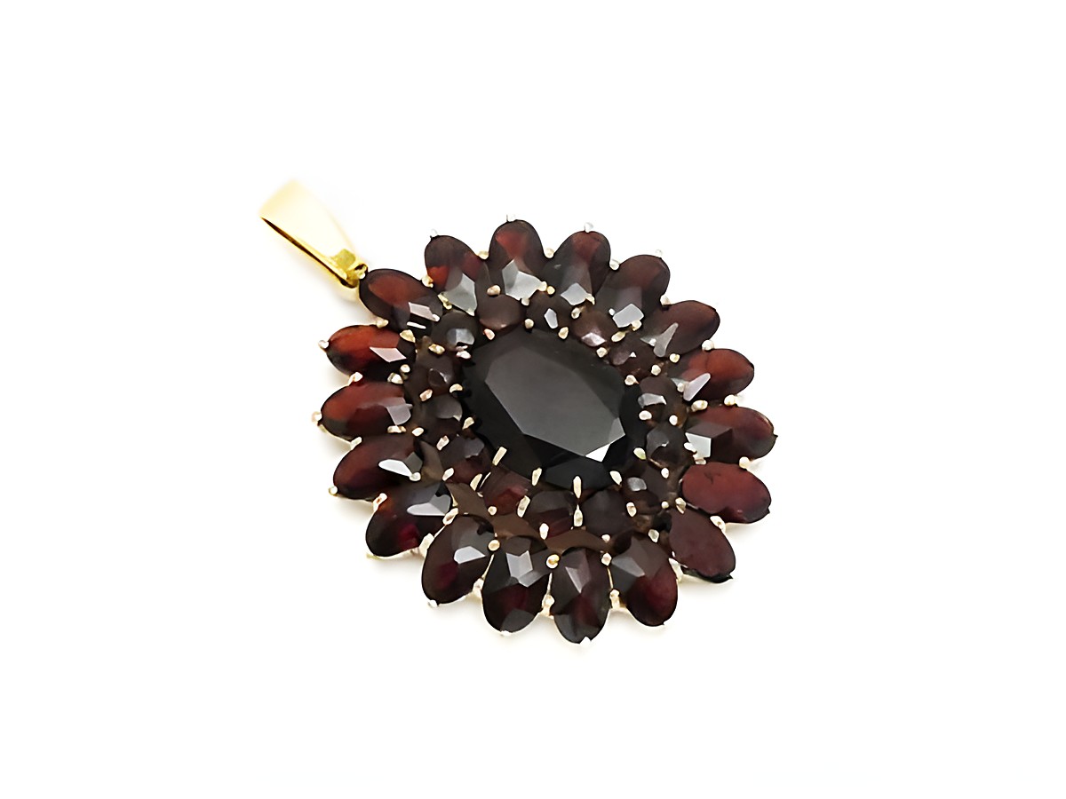 Granat Schmuck Anhänger in Form einer Blüte, 37,7 mm groß, aus Gold mit Granatsteinen, vom Hersteller Juwelier Harnisch, elegant und funkelnd. Ideal für stilvolle Akzente.