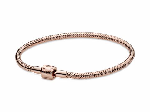 Pandora ROSE Armband mit Zylinder Verschluss aus Schlangenkette, 23 cm lang, in edlem Roségoldton, ideal für die individuelle Gestaltung mit Charms.