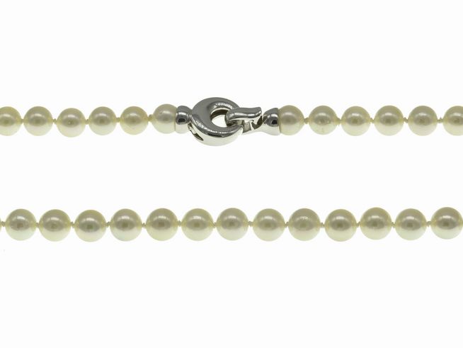Perlenkette aus Süßwasser-Zuchtperlen in Creme mit einem Durchmesser von 6-6,5 mm und einer Länge von 46 cm, klassisch gestaltet, Hersteller Juwelier Harnisch.