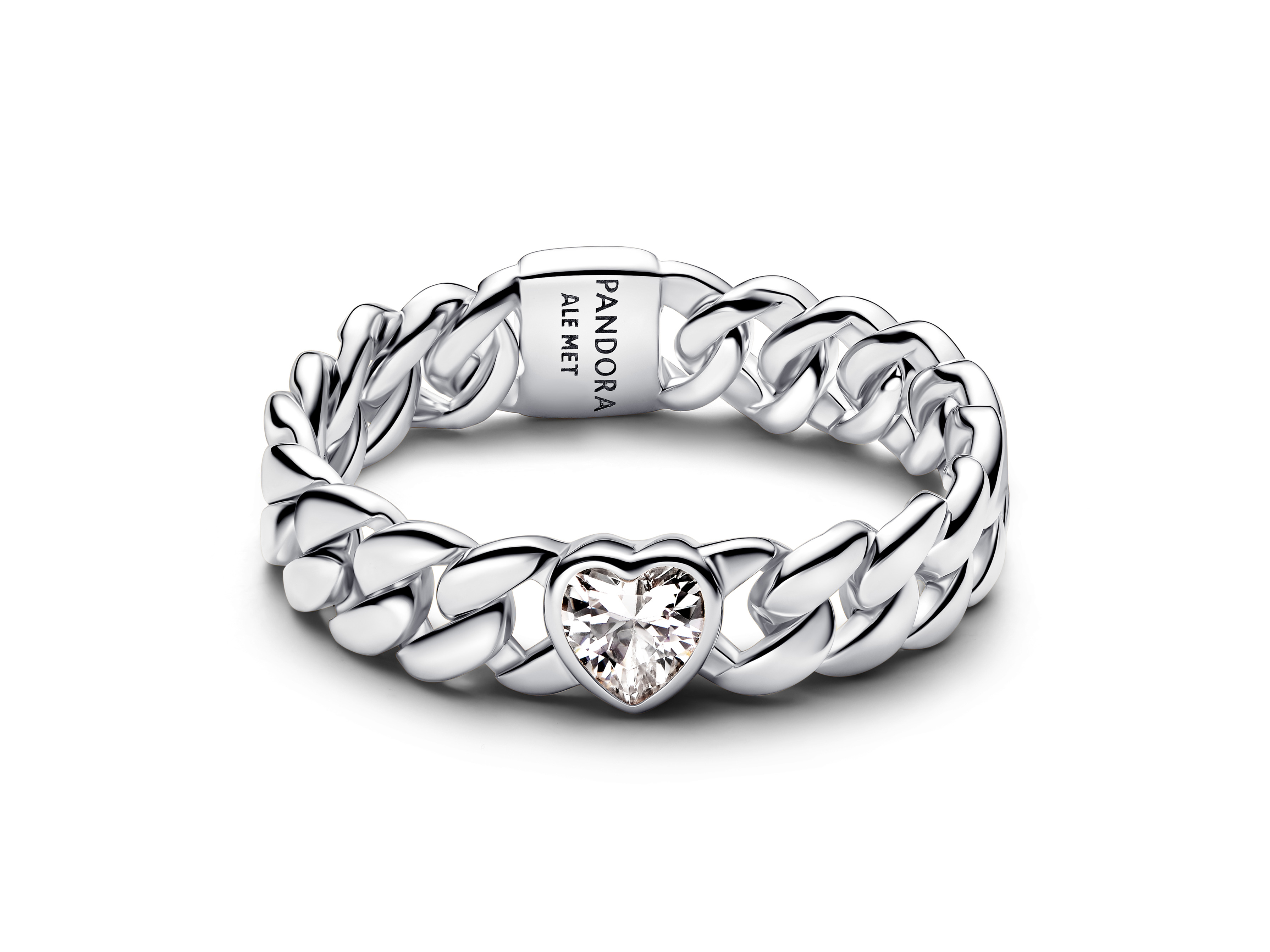 Silberner Kette Ring von Pandora mit Herz-Motiv und Zirkonia in Größe 50. Der Ring hat ein modernes, geflochtenes Design und glänzende Oberflächen für einen eleganten Look.