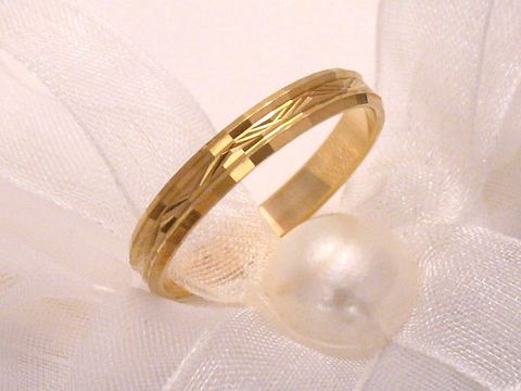 400347-0 Trauring Ehering SCHIMMER aus 585 Gold, Größe 60/19,1, mit elegantem, facettierten Design, Hersteller Juwelier Harnisch, ideal für den besonderen Anlass.