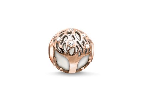Karma Bead von Thomas Sabo mit dem Lebensbaum-Motiv, gefertigt aus vergoldetem Roségold und Silber, verziert mit weißen Zirkonia und einem weißen Jade-Stein.