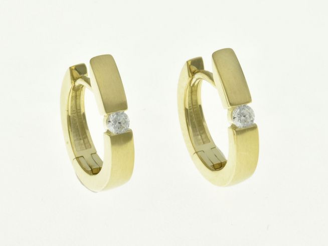Creolen aus Sterling Silber, gelbgold vergoldet mit Zirkonia von Juwelier Harnisch, bis 15 mm groß, 1,5 cm Durchmesser, feines Design mit elegantem Schliff.