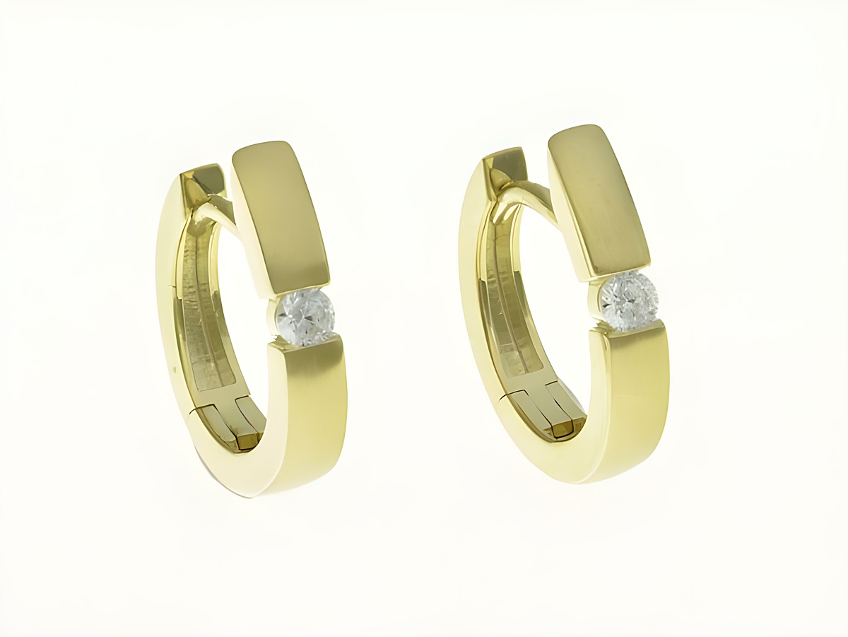 Creolen aus Sterling Silber, gelbgold vergoldet mit Zirkonia von Juwelier Harnisch, bis 15 mm groß, 1,5 cm Durchmesser, feines Design mit elegantem Schliff.