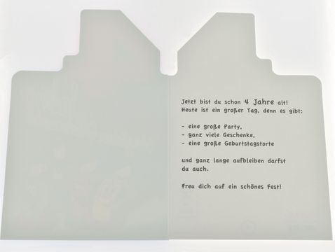 Geburtstagskarte mit bunten Kerzen, Innenansicht mit Text zum vierten Geburtstag. Hersteller: Juwelier Harnisch. Freude auf ein schönes Fest.