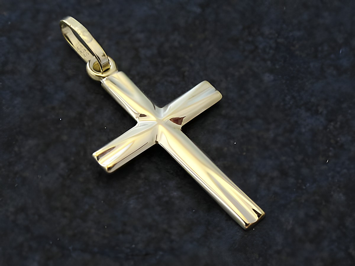 Filigraner Anhänger Goldkreuz aus 333 Gold, hergestellt von Juwelier Harnisch, klassisches Design, elegant und zeitlos, ideal als Schmuckstück oder Geschenk.
