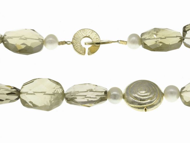 Steinkette aus Rauchquarz und Süßwasser-Zuchtperlen in Braun, 9,5-17 mm, 47 cm lang, mit einem Silberverschluss, elegant und modern gestaltet. Ideal für besondere Anlässe.