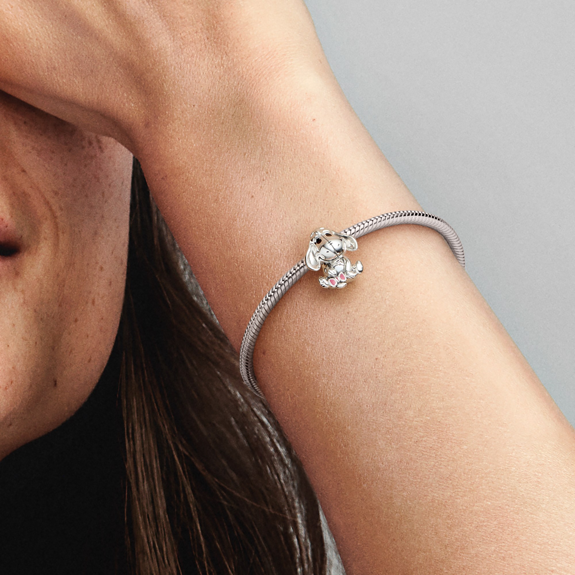 Pandora Disney Winnie Puuh I-Ah Charm - Sterling Silber + rosa + schwarze Emaille - Mehrfarbig – Ansicht 4