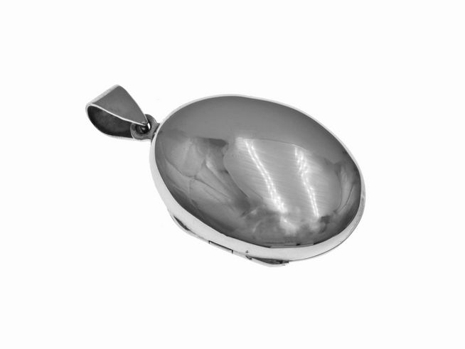 Silber Medaillon in ovaler Form, klassisch und aus Sterling Silber, Hersteller Juwelier Harnisch, glänzende Oberfläche und eleganter Anhänger. Ideal für persönliche Gravuren oder Fotos.