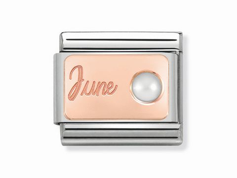 Nomination 430508 06 Classic Juni Perle Weiß Monatsstein Rosé in silberner Ausführung mit eingraviertem Wort Juni und eingesetzter weißer Perle als Blickfang.