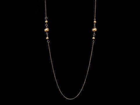 Lange Kette XXL vergoldet, Panzer Kette mit Kugelelementen, 84 cm, Hersteller Juwelier Harnisch, elegante, feine Struktur, ideal als Schmuckstück für besondere Anlässe.