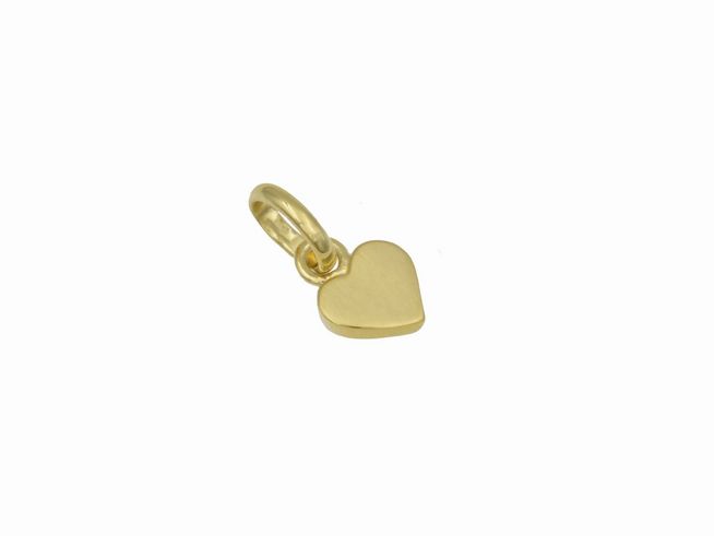 Ein süßer Herzanhänger aus Sterling Silber, vergoldet in Gelbgold, hergestellt von Juwelier Harnisch, hat eine flache Form und ist ideal für persönliche Schmuckstücke.