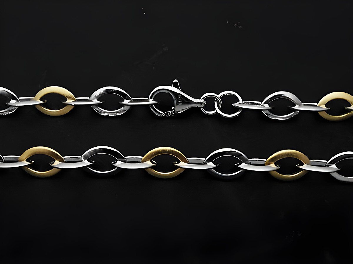 Silber Kette mit Weitankern, rhodiniert, vergoldete Elemente mattiert, Länge 45 cm, Hersteller Juwelier Harnisch, weitere Kettenmuster erhältlich.