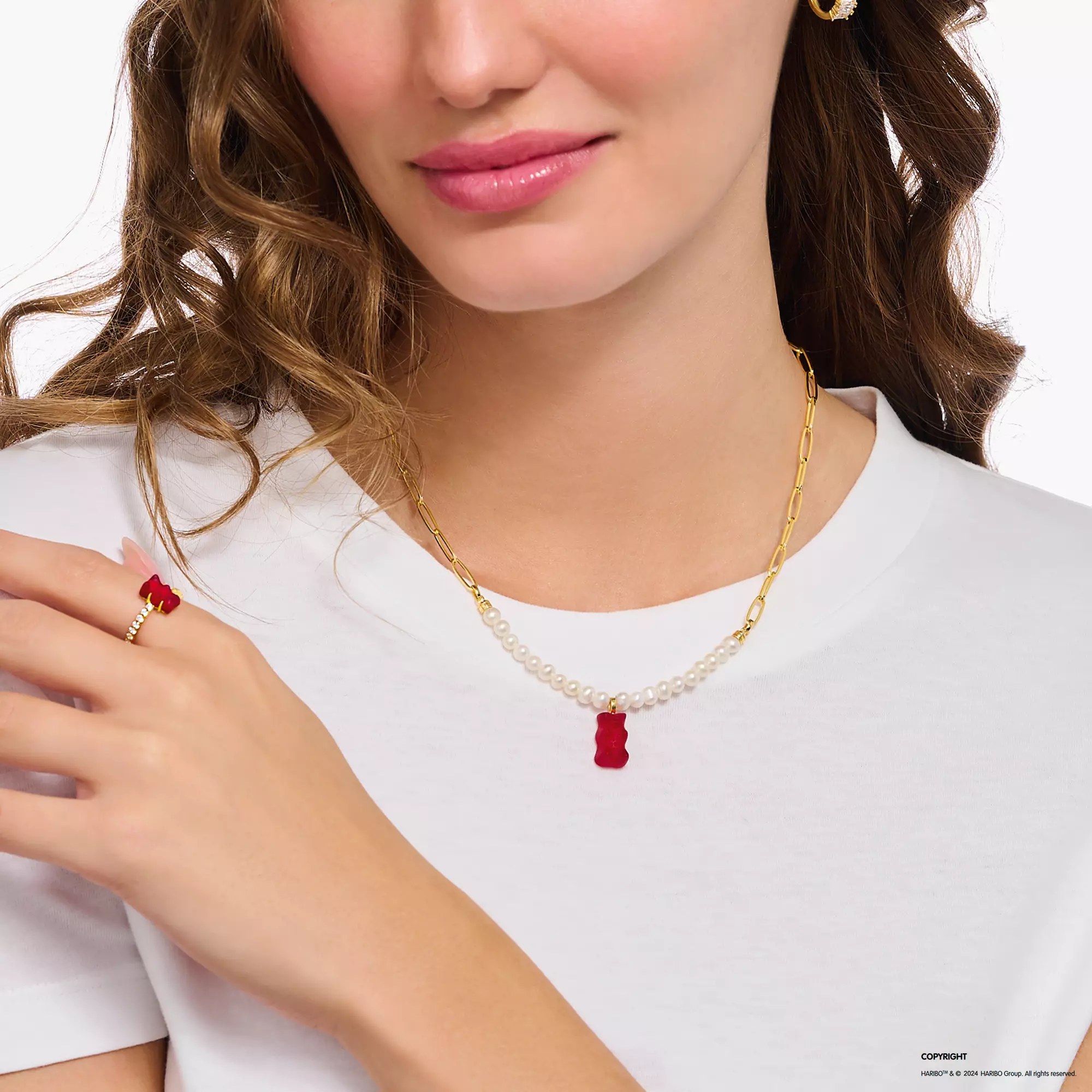 Thomas Sabo Gliederkette mit rotem Goldbären-Anhänger und Perlen vergoldet – HARIBO – Silber – Perle – 45 cm verstellbar – Ansicht 2