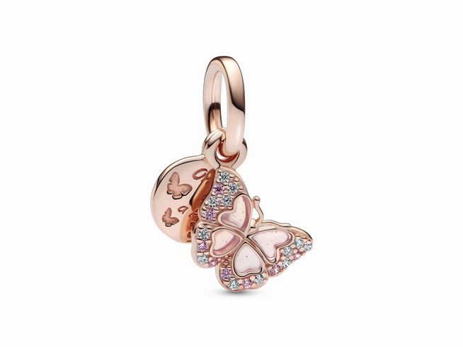 Charm Anhänger von Pandora, Modell 782555C01, in Roségold mit einem Schmetterling, verziert mit rosa Zirkonia und einer zweiten kleinen Plakette mit Schmetterlingsdesign.