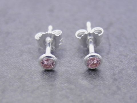 Ohrringe Kreis aus Sterling Silber mit filigraner Verarbeitung und pink Zirkonia, Hersteller Juwelier Harnisch, ideal für elegante Anlässe.
