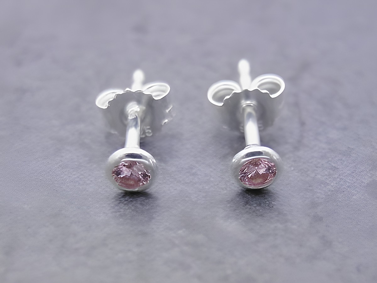 Ohrringe Kreis aus Sterling Silber mit filigraner Verarbeitung und pink Zirkonia, Hersteller Juwelier Harnisch, ideal für elegante Anlässe.