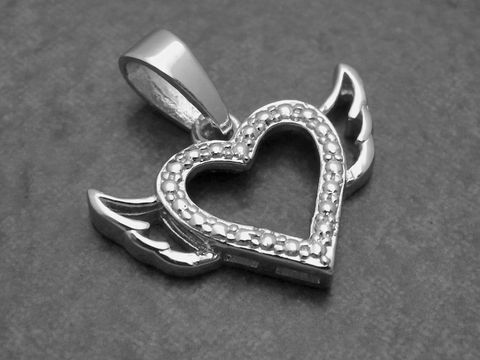 Anhänger in Herzform mit Flügeln aus Sterling Silber, romantisches Design, handgefertigt vom Juwelier Harnisch, verziert mit Perlen und Steinen für einen eleganten Look.
