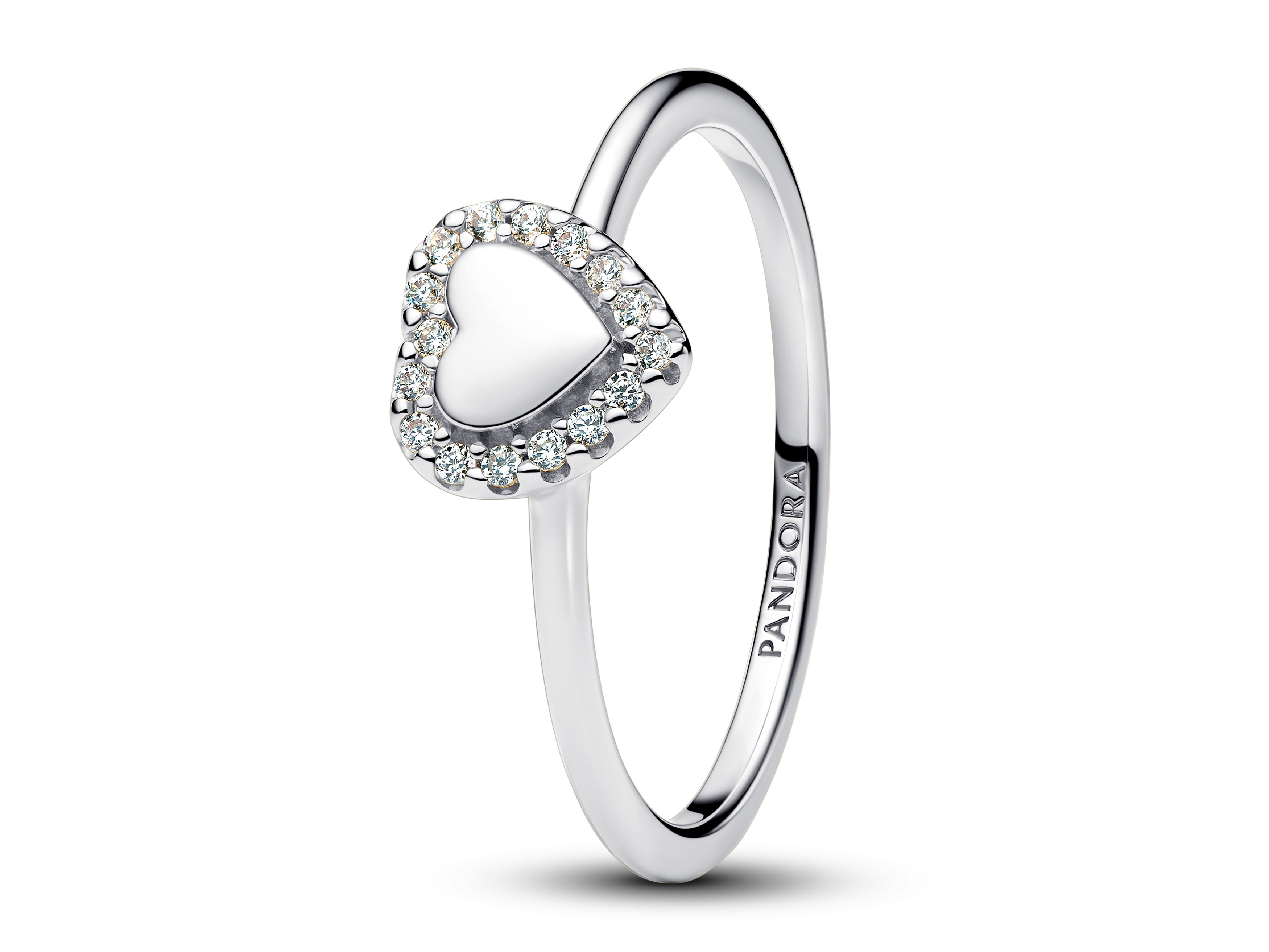 Sterling Silber Ring von Pandora in Größe 48, gestaltet als Herz mit Zirkonia, umgeben von funkelnden Steinen im Halo-Stil, ideal für romantische Anlässe.