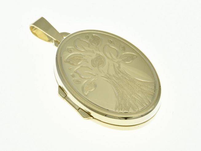 Ovales Medaillon aus teilmattiertem Sterling Silber, vergoldet in Gelbgold, mit eingraviertem Lebensbaum, Hersteller Juwelier Harnisch.