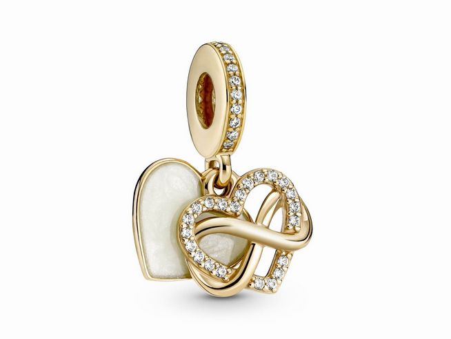 Ein eleganter Pandora Charm aus 585er Gold in Herzform mit unendlichem Knotendesign und funkelnden Zirkonia-St stones. Ideal für Schmuckliebhaber, die Familie und Liebe zelebrieren.
