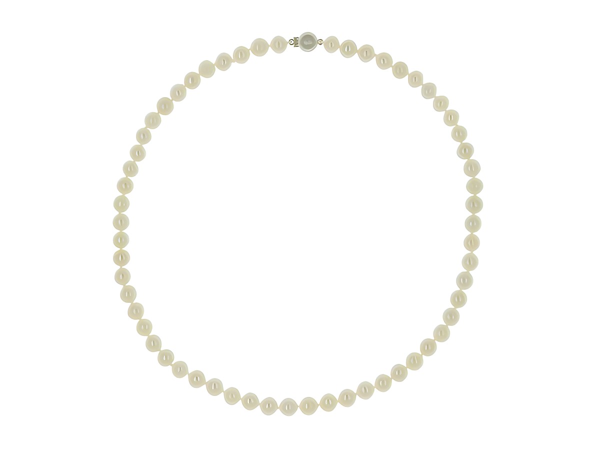 Perlenkette aus Süßwasser-Zuchtperlen mit einem Durchmesser von 7-7,5 mm in Weiß. Die Kette misst 45 cm und hat einen Verschluss aus Silber, Hersteller Juwelier Harnisch, klassisch. – Ansicht 2