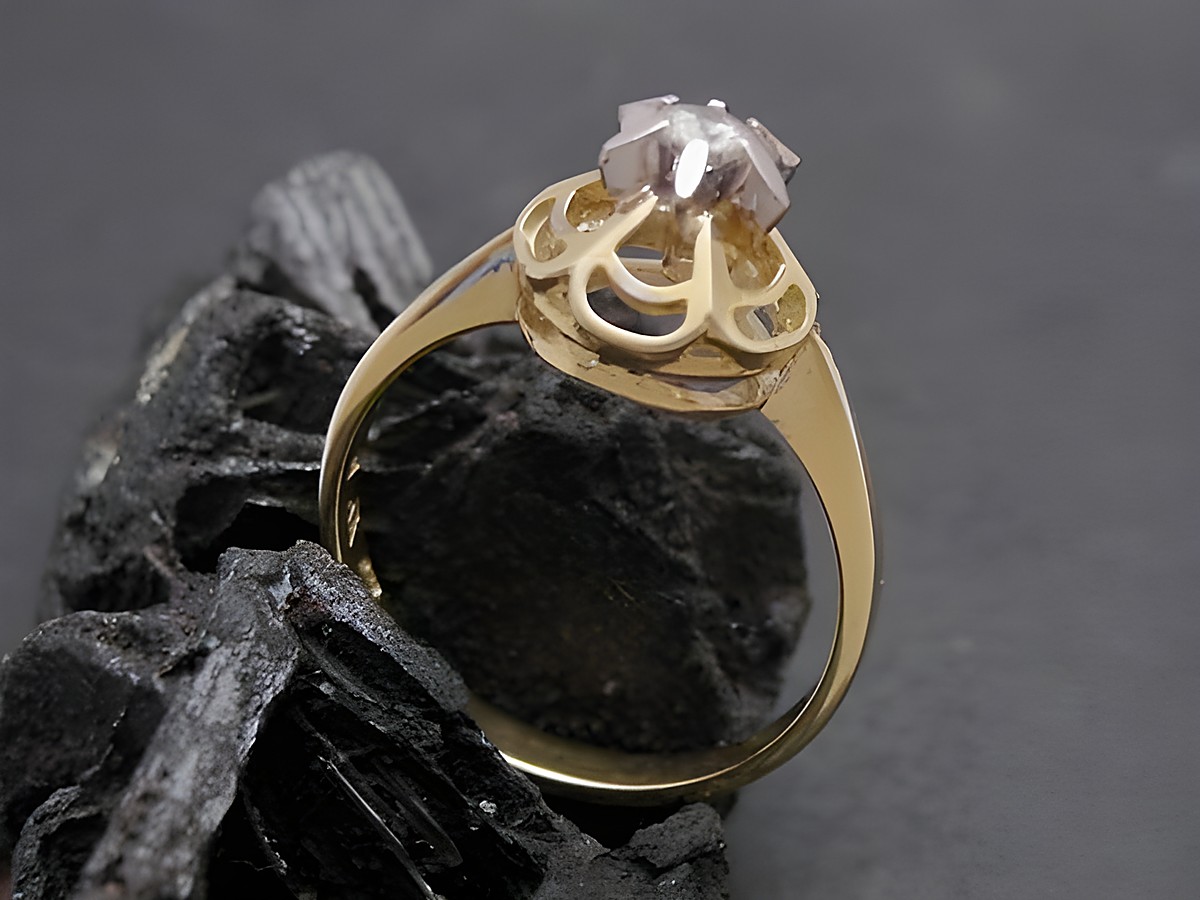 Gold Ring großartig Gold 585 bicolor Brillant Goldring Gr. 56,5 Hersteller Juwelier Harnisch bis Gr. 58 18,5 auf schwarzem Stein. – Ansicht 2