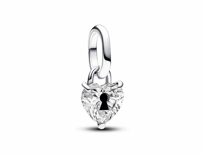 Der Schlüsselloch Herz Mini-Charm-Anhänger von Pandora ME besteht aus Sterling Silber mit einem schwarzen Zirkonia und hat die Form eines Herzens mit einem Schlüsselloch.