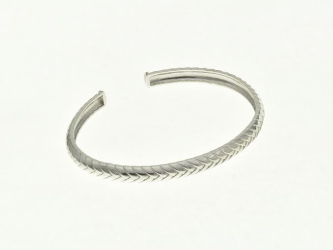 Zopfmuster Armreifen aus rhodiniertem Sterling Silber, 16,5 cm, mit elegantem Design für stilvolle Akzente. Hergestellt von Juwelier Harnisch, ideal für jeden Anlass.