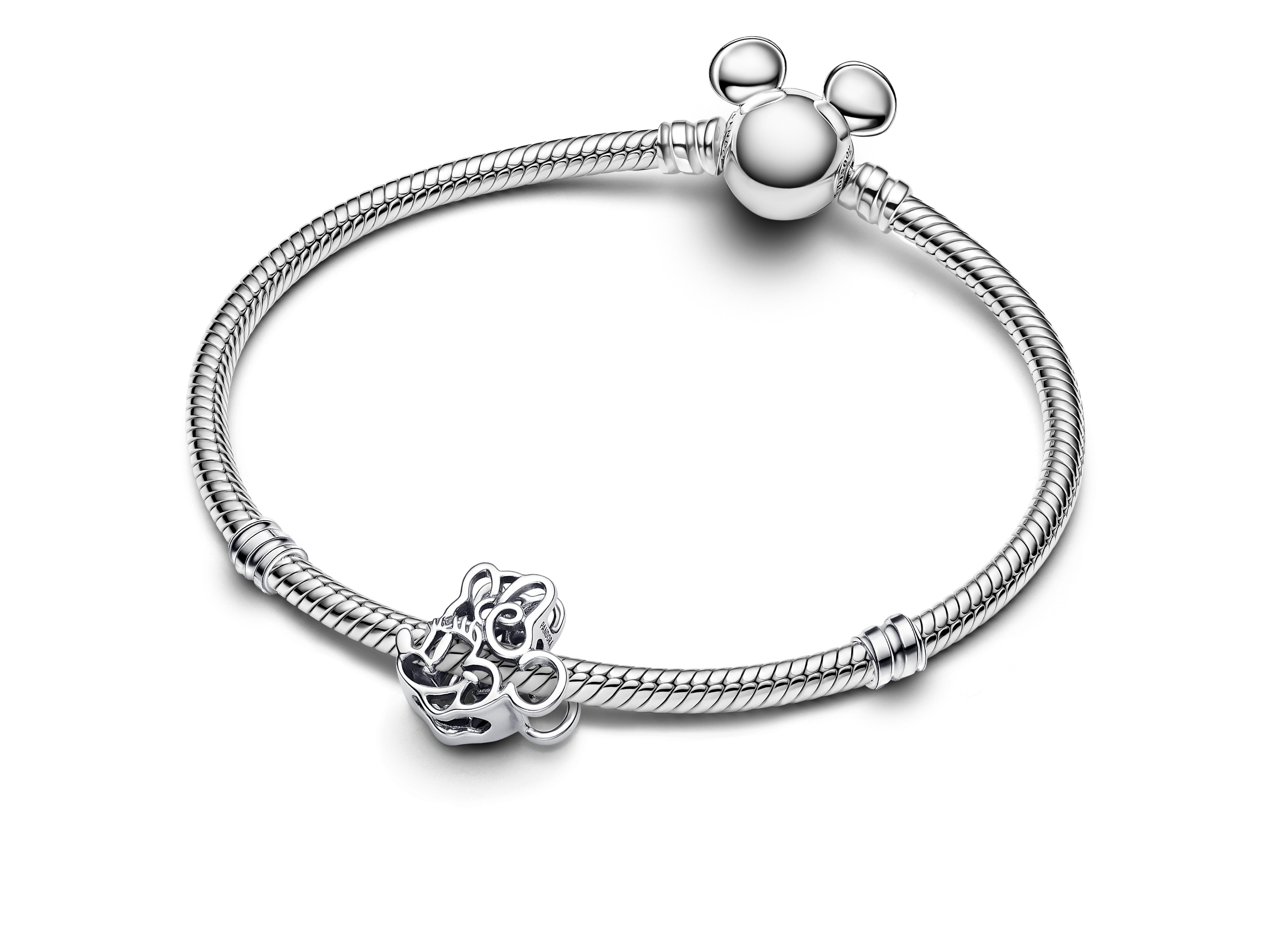 Sterling Silber Armband von Pandora mit charm im Design von Disney Minnie Mouse und einem klassischen Mickey Kopf, ideal für die Ergänzung einer stilvollen Schmuckkollektion.