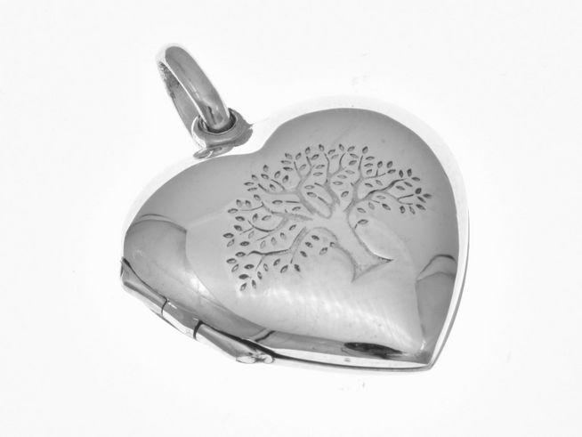 Herzförmiges Medaillon aus Sterling Silber mit eingraviertem Lebensbaum, Hersteller Juwelier Harnisch, eignet sich ideal als persönliches Schmuckstück oder Geschenk.