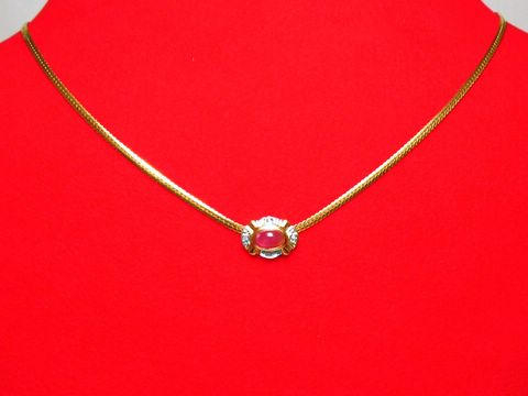 Bicolor Collier 333 mit elegantem Mittelteil aus Diamanten und einem Rubin, gefertigt vom Juwelier Harnisch, ideale Länge 43 cm, stilvoll und hochwertig.