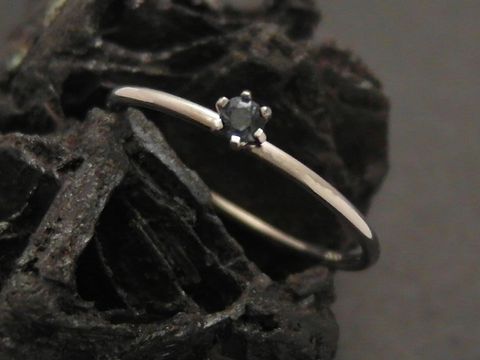 Goldring für den Tennissport aus Gold 375 mit Diamant in Größe 52 vom Hersteller Juwelier Harnisch bis Größe 52/17. Elegantes Design in hochwertiger Ausführung.