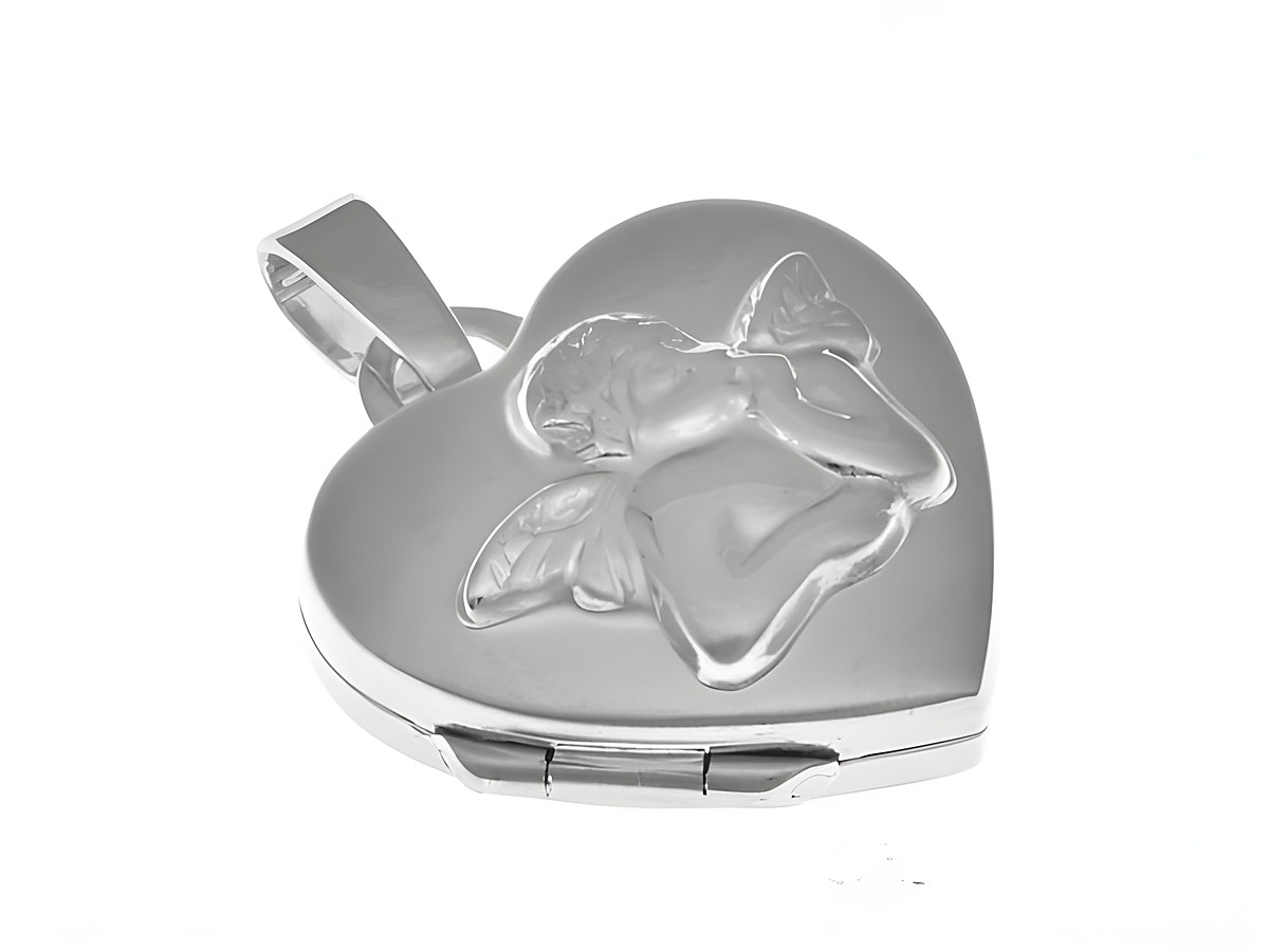 Medaillon in Herzform aus Sterling Silber, rhodiniert und teilmattiert, mit himmlischem Engel-Motiv, Hersteller Juwelier Harnisch, ideal für liebevolle Erinnerungen.