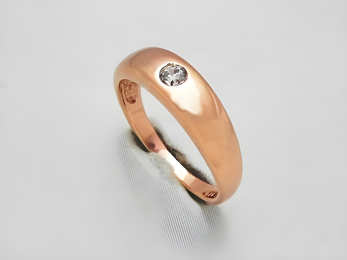 Taufring aus Roségold 333 mit Zirkonia, idealer Kinderschmuck zur Taufe, hergestellt von Juwelier Harnisch, glänzende Oberflächen und zarte Eleganz für besondere Anlässe.