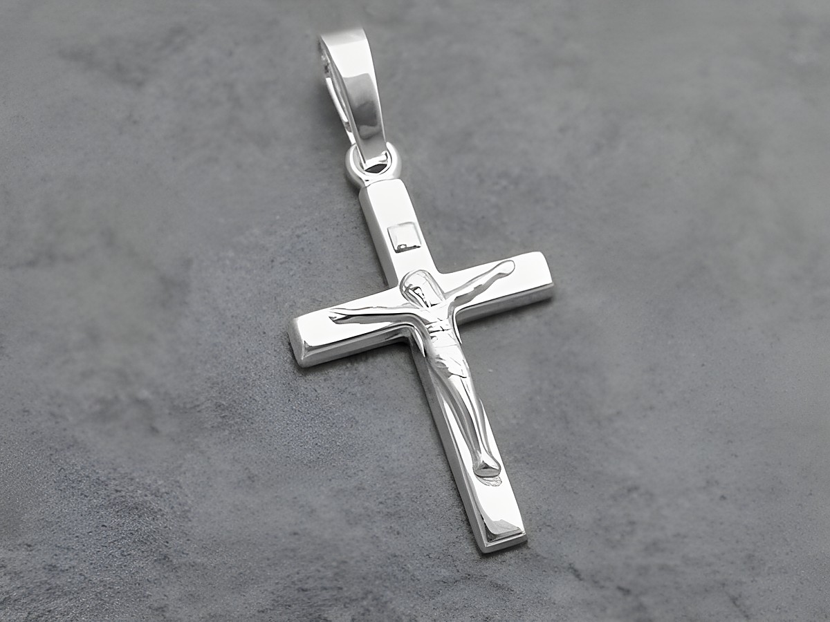 Silber Anhänger in Form eines Kreuzes mit Jesusfigur, religiös, Hersteller Juwelier Harnisch, ideal für den persönlichen Glauben oder als Geschenk.