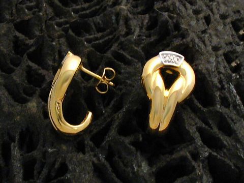 Halbcreole aus 1,9 cm Gold 585 in bicolor, zeitlos und poliert, Hersteller Juwelier Harnisch, bis 25 mm. Elegantes Design mit funkelndem Detail.